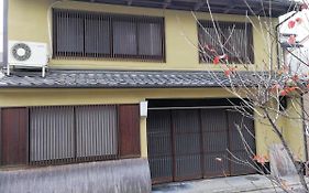京都二条城近く京町屋120年の歴史に泊まる